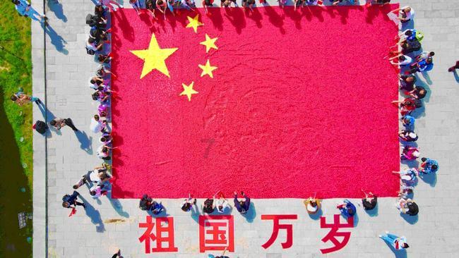 卧室万万别这样布置,老师傅一看就转身走,你家那么穷是有原因的