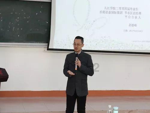 昆明机场设置“打火机自助领取机”