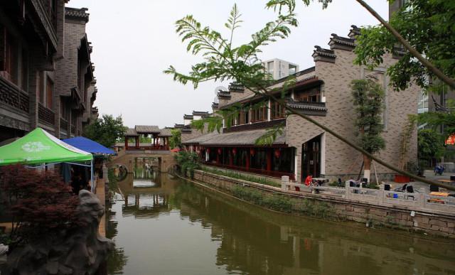 “铁饭碗”的吸引力：年轻人纷纷追逐考公务员热潮的背后